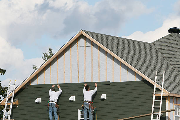Professional Vinyl Siding technician working in Bahama, NC